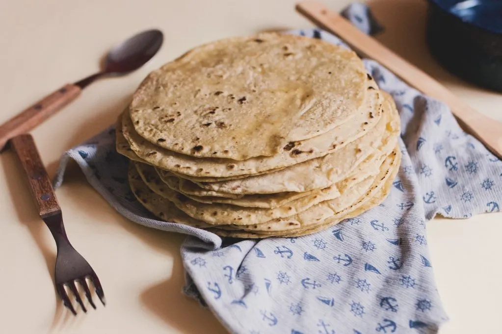 Ile kalorii ma tortilla pełnoziarnista? Sprawdź, zanim zjesz!
