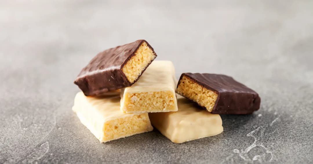 Ile kalorii ma baton proteinowy? Wartości odżywcze i wpływ na dietę
