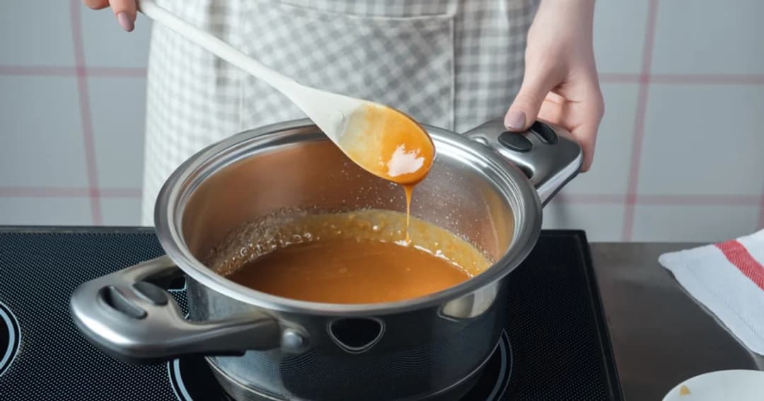 Jak zagęścić sos fit bez mąki? Zdrowe i proste sposoby na niskokaloryczne sosy