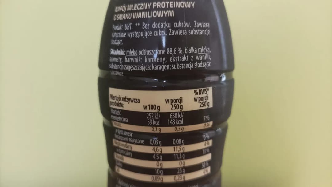 Ile kcal ma shake proteinowy? Sprawdź kaloryczność i porównaj z innymi przekąskami