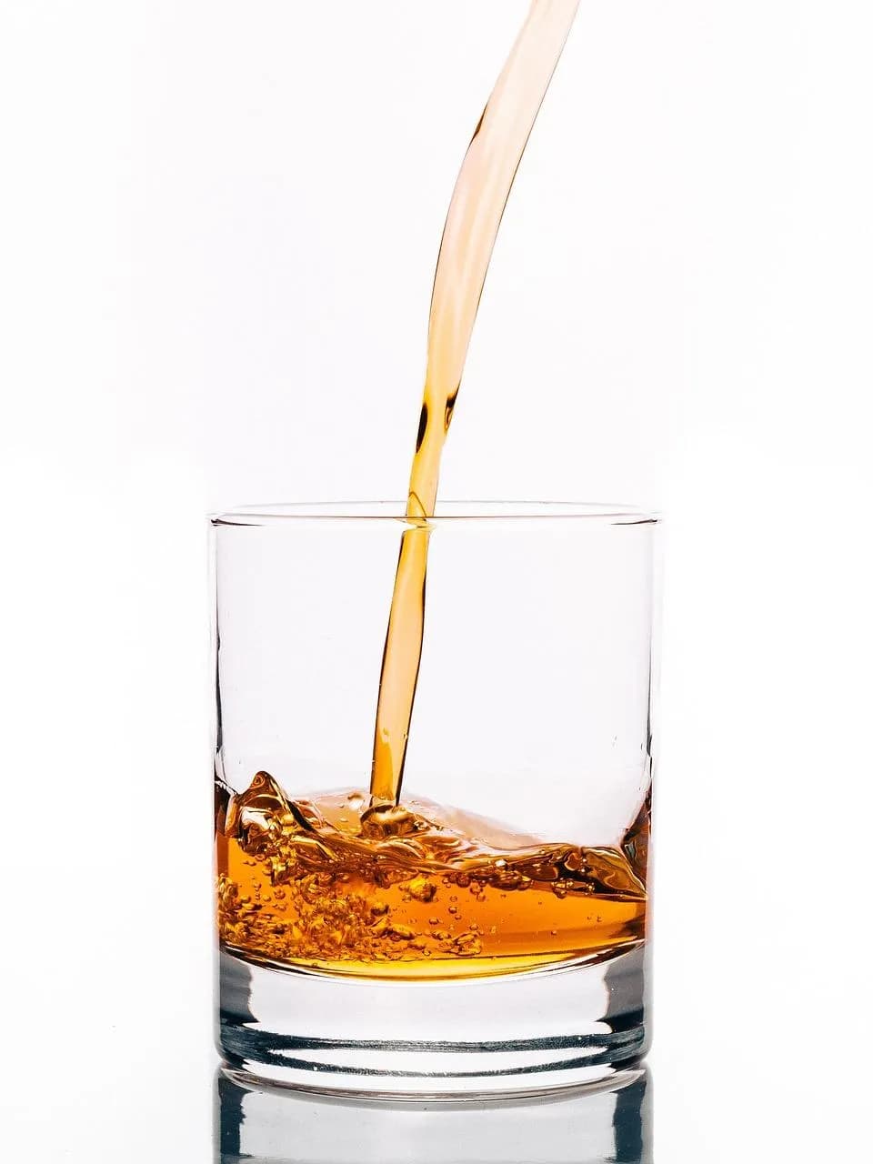 Czy whisky tuczy? Ile kalorii ma whisky i jak wpływa na dietę?